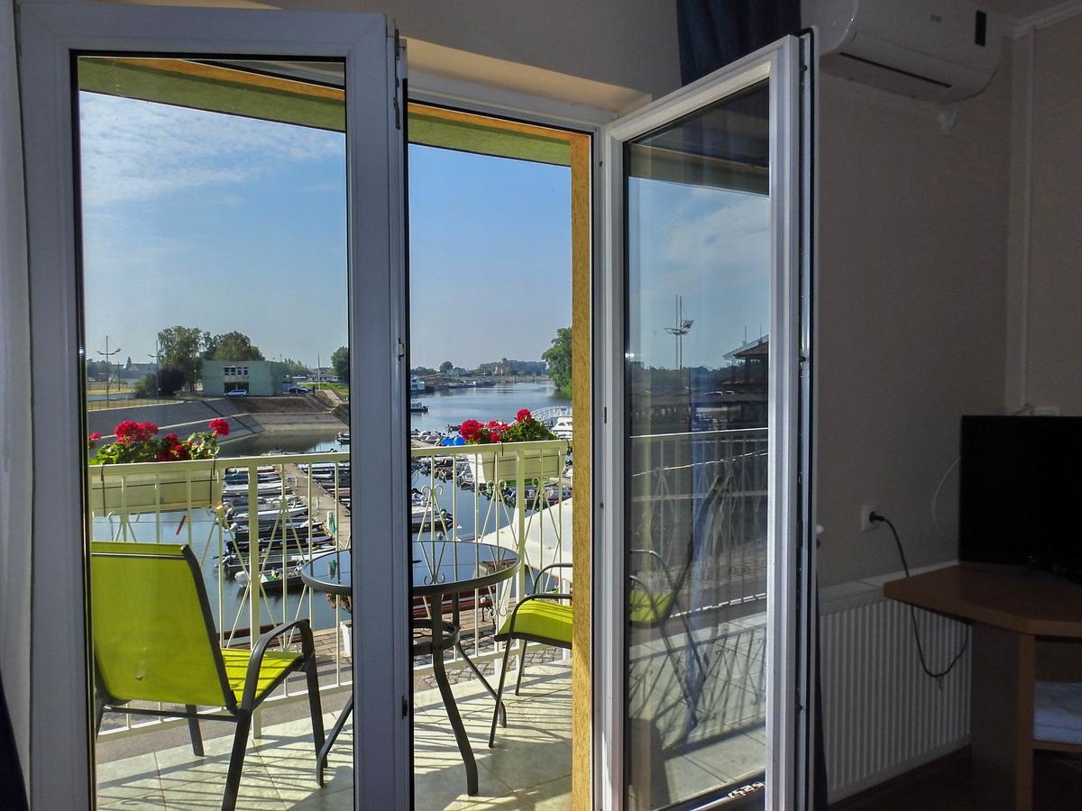 Apartments Marina アパティン エクステリア 写真